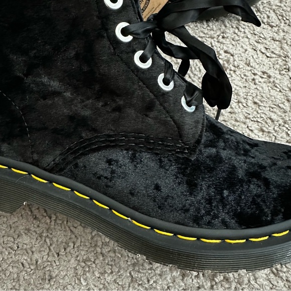 Dr. Martens Airwair Vegan 1460 Black Crushed Velvet Boots Womens 6 - Picture 7 of 12
